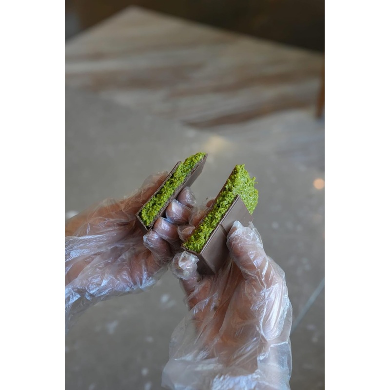 Ko ak Baklava Dubai Chocolate Dubai Chocolate Bar Pistachio Knafeh Dubai Kunefe Chocolate with Plenty of Kadayif Viral Dubai Pistachio Chocolate Bar (800 Gr-1.76 Lb)