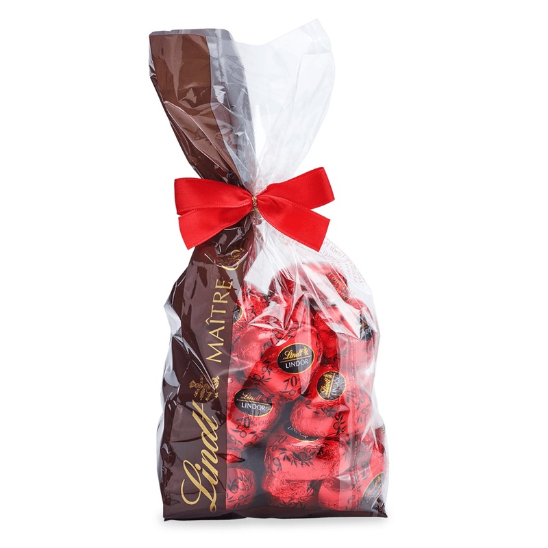 Lindt chocolate lindor chocolate hearts |500 g |Approx. 35 hearts made of dark chocolate (70 %) with a delicately melting filling |Praline gift |Chocolate gift