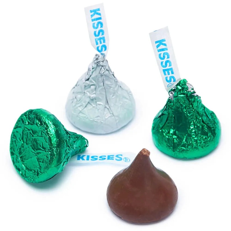 Hershey’s Kisses Color Combo – Dark Green and White: 800-Piece Box