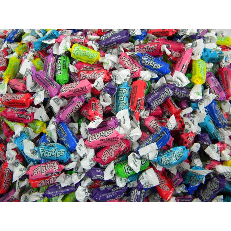 Tootsie Frooties Assorted Flavors – 4lb / 560ct