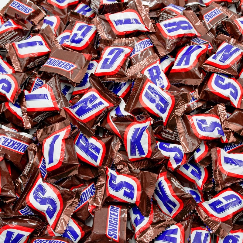 Snickers Minis Milk Chocolate Candy Bars 2 Lb – Anti Melt Pack, Individually Wrapped (110 Pieces), Bulk Resealable Bag, Convenie