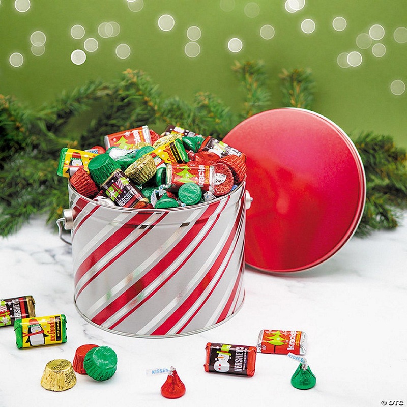 188 pcs Christmas Gift Tin with Hershey’s Holiday Chocolate Candy Mix (2.7 lbs)